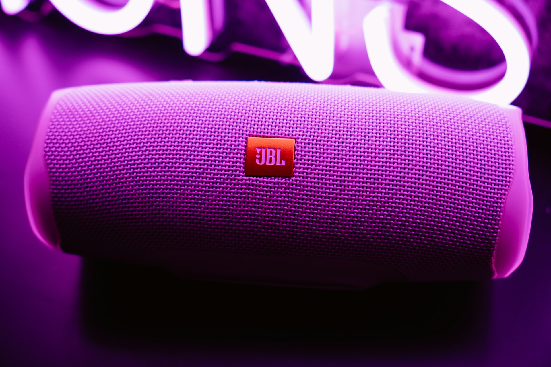 JBL、2025年モデルのサウンドバーを刷新　高出力＆没入感を強化